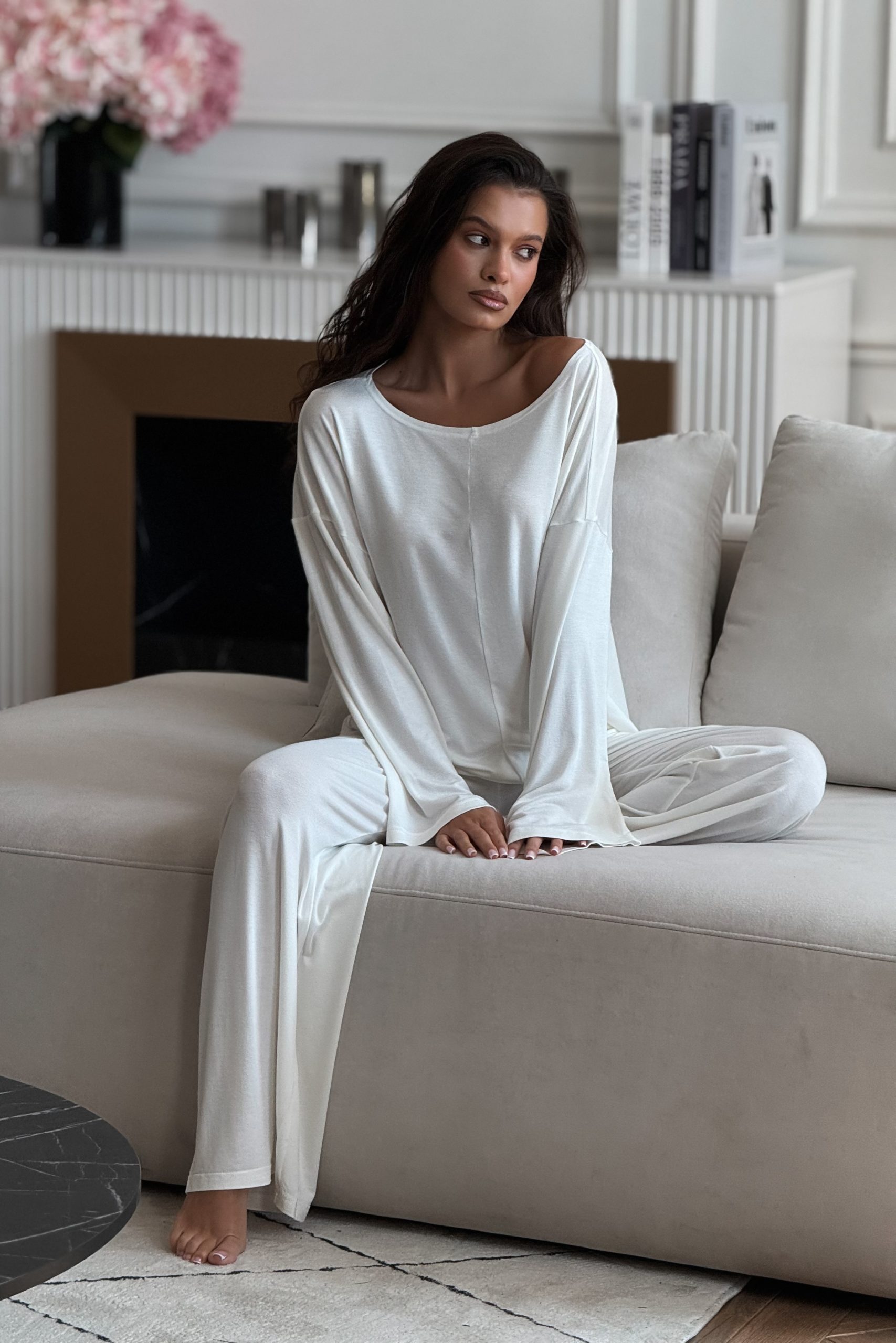 LV Белая пижама L